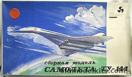 Yunyj Tyechinik 1/100 Tupolev Tu-144 Supersonic Transport plastic model kit